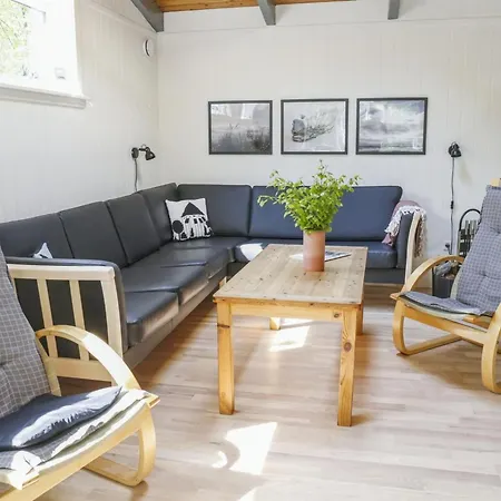 Lisa - 650m From The Sea By Interhome