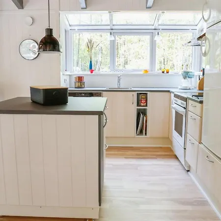 Lisa - 650m From The Sea By Interhome